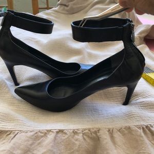 SIGERSON MORRISON Closed Toe Ankle Strap Heels